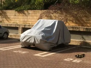 כיסוי חיצוני איכותי לרכב עשוי מברזנט לפי מידת הרכב של ש.ברלינר בתל אביב פתרונות הצללה